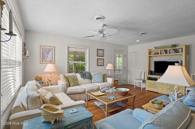 212 SE 78th Street, Oak Island, NC 28465