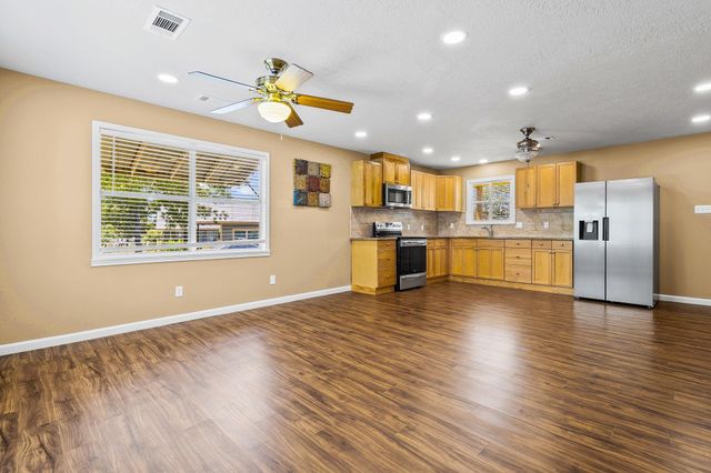 330 Pine Brook Dr, Livingston, TX 77351