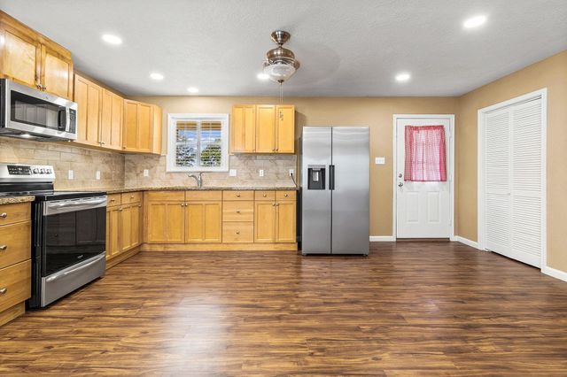 330 Pine Brook Dr, Livingston, TX 77351