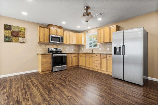 330 Pine Brook Dr, Livingston, TX 77351