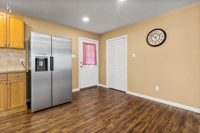 330 Pine Brook Dr, Livingston, TX 77351