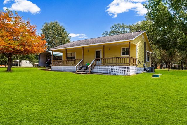 330 Pine Brook Dr, Livingston, TX 77351