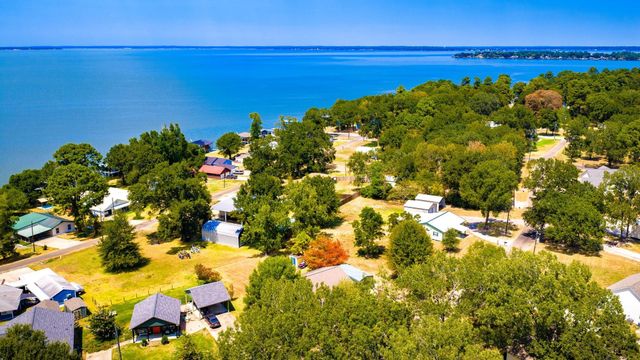 330 Pine Brook Dr, Livingston, TX 77351