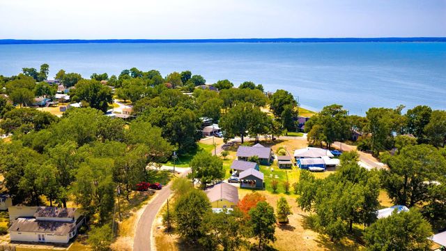 330 Pine Brook Dr, Livingston, TX 77351