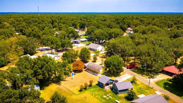 330 Pine Brook Dr, Livingston, TX 77351