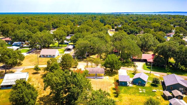 330 Pine Brook Dr, Livingston, TX 77351