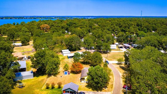 330 Pine Brook Dr, Livingston, TX 77351