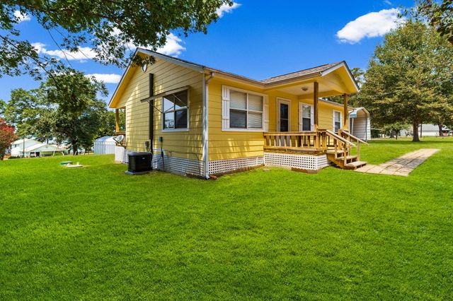 330 Pine Brook Dr, Livingston, TX 77351