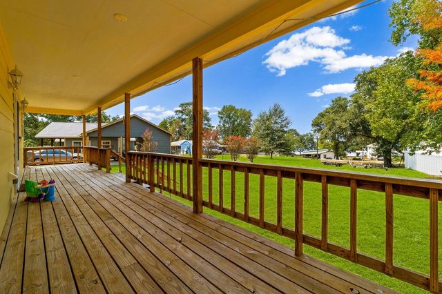 330 Pine Brook Dr, Livingston, TX 77351