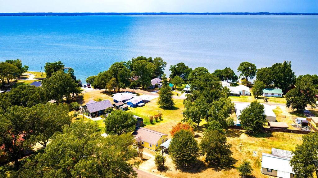 330 Pine Brook Dr, Livingston, TX 77351