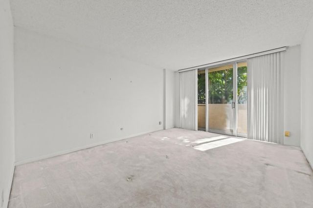 3581 S Ocean Boulevard 2d, South Palm Beach, FL 33480