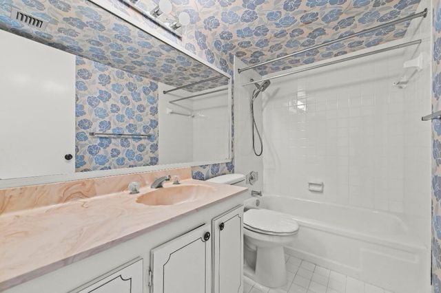 3581 S Ocean Boulevard 2d, South Palm Beach, FL 33480