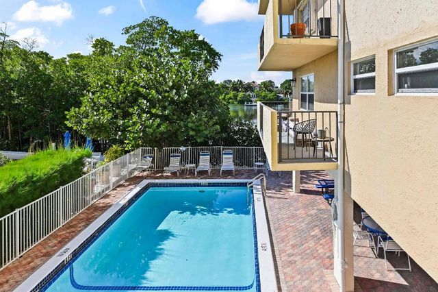 3581 S Ocean Boulevard 2d, South Palm Beach, FL 33480