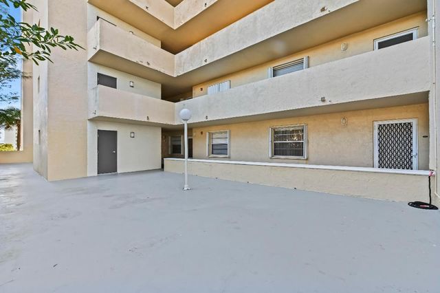 3581 S Ocean Boulevard 2d, South Palm Beach, FL 33480