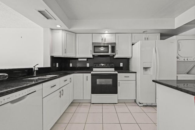 3581 S Ocean Boulevard 2d, South Palm Beach, FL 33480