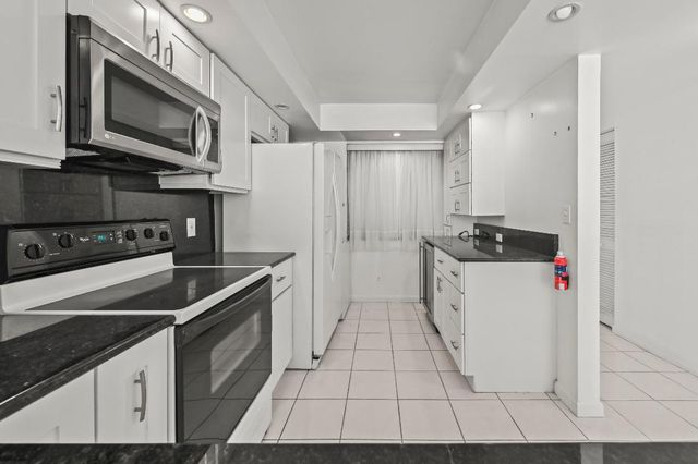 3581 S Ocean Boulevard 2d, South Palm Beach, FL 33480