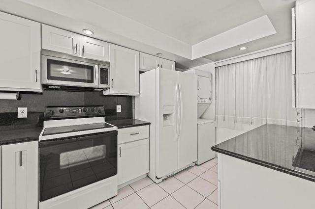 3581 S Ocean Boulevard 2d, South Palm Beach, FL 33480