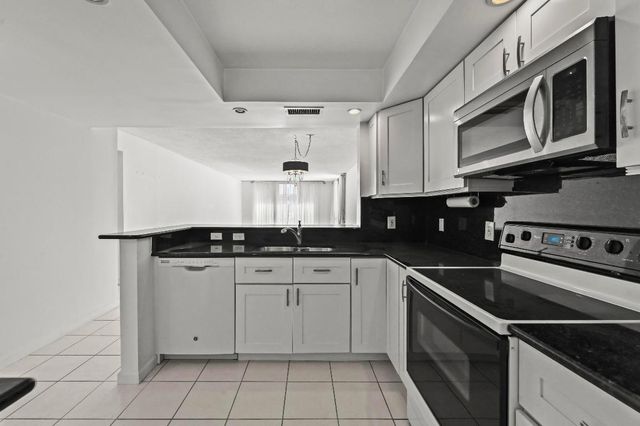 3581 S Ocean Boulevard 2d, South Palm Beach, FL 33480