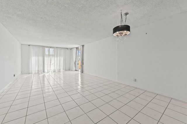 3581 S Ocean Boulevard 2d, South Palm Beach, FL 33480