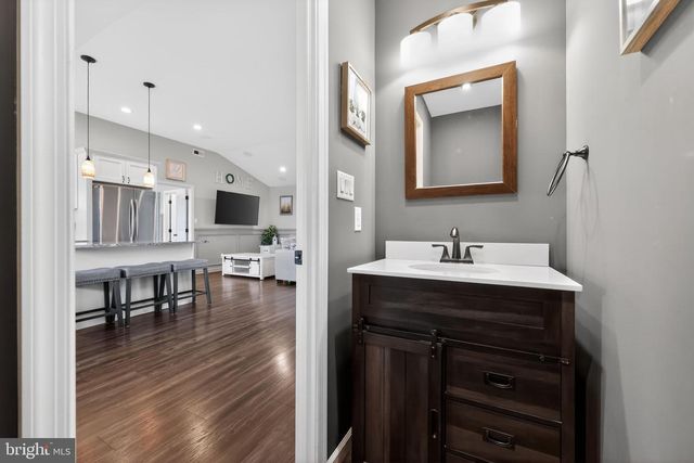 41 STREAM LN, Levittown, PA 19055