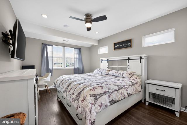 41 STREAM LN, Levittown, PA 19055