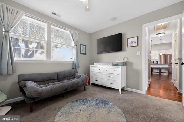 41 STREAM LN, Levittown, PA 19055