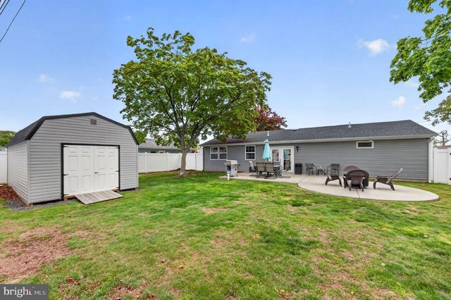 41 STREAM LN, Levittown, PA 19055