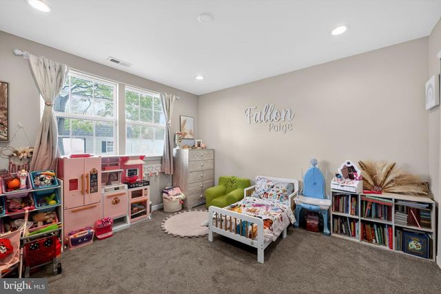 41 STREAM LN, Levittown, PA 19055