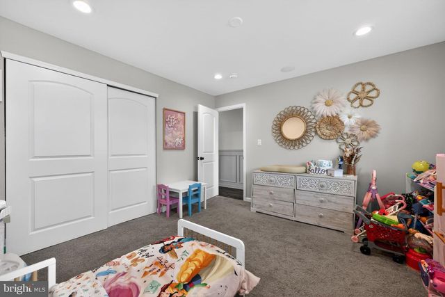 41 STREAM LN, Levittown, PA 19055