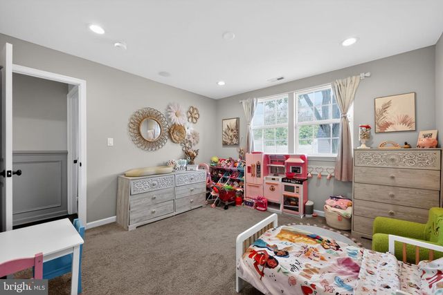 41 STREAM LN, Levittown, PA 19055