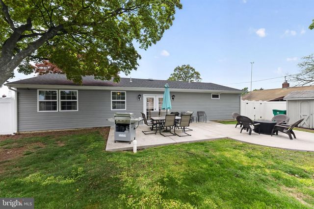 41 STREAM LN, Levittown, PA 19055