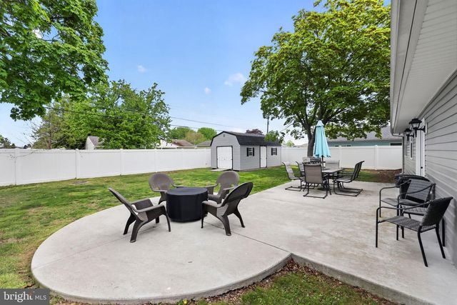 41 STREAM LN, Levittown, PA 19055