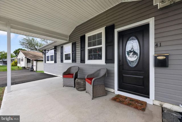 41 STREAM LN, Levittown, PA 19055