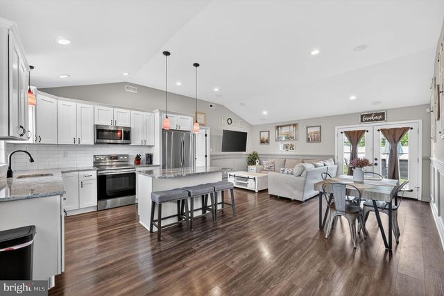 41 STREAM LN, Levittown, PA 19055