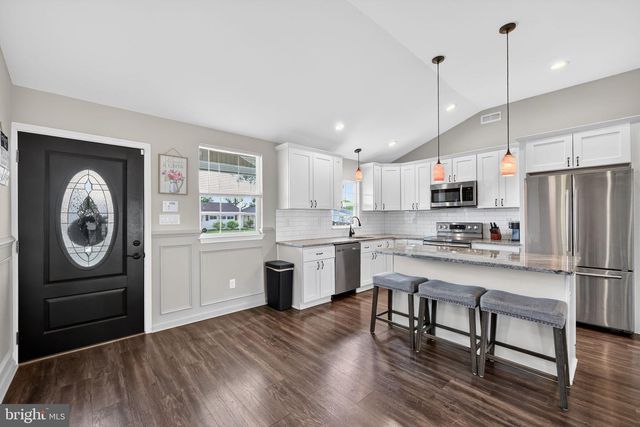 41 STREAM LN, Levittown, PA 19055