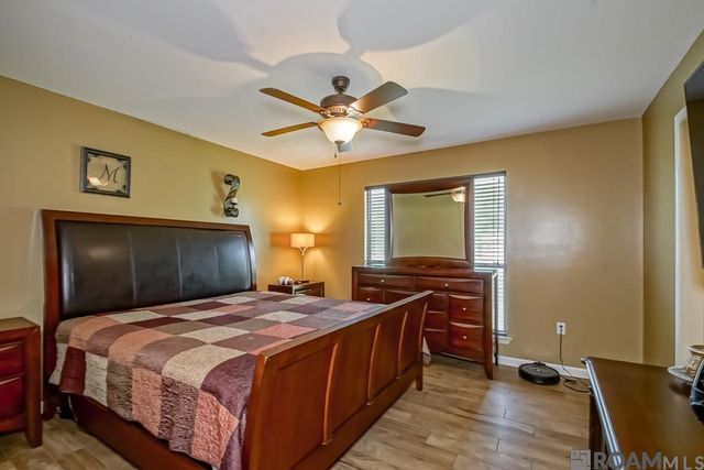 2005 S Commerce Ave, Gonzales, LA 70737