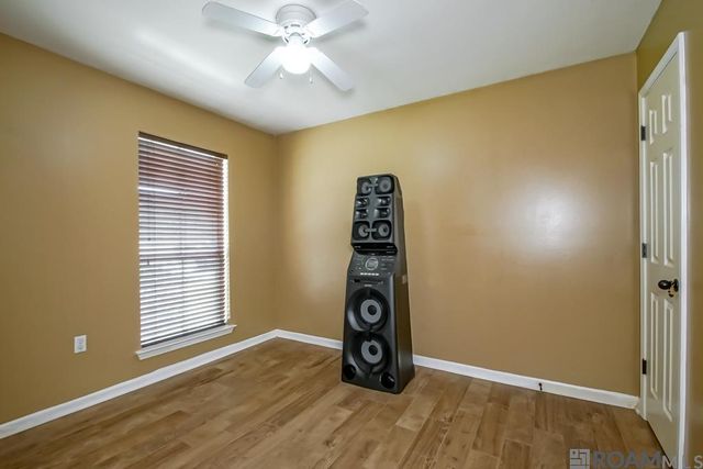 2005 S Commerce Ave, Gonzales, LA 70737