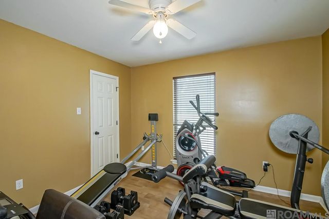 2005 S Commerce Ave, Gonzales, LA 70737