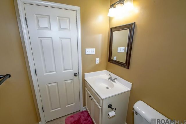 2005 S Commerce Ave, Gonzales, LA 70737