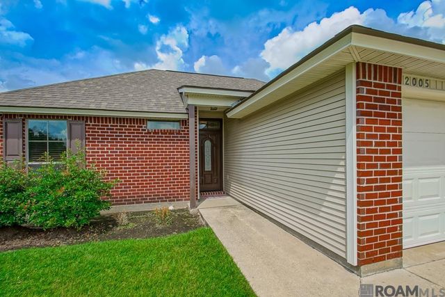 2005 S Commerce Ave, Gonzales, LA 70737