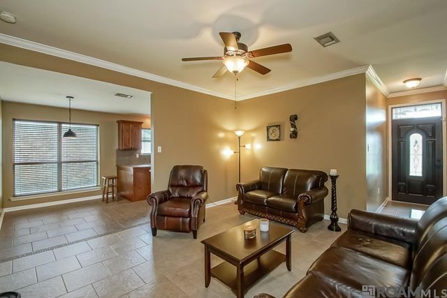 2005 S Commerce Ave, Gonzales, LA 70737