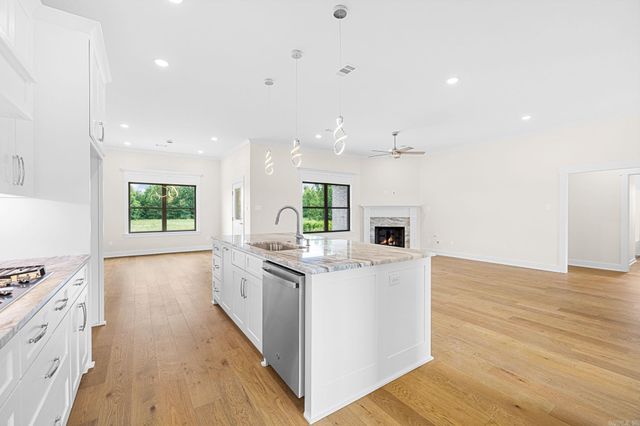 2312 Lakewood Circle, Cabot, AR 72023