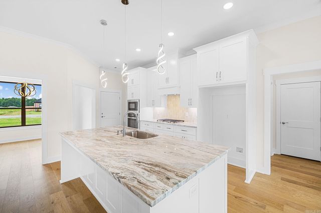 2312 Lakewood Circle, Cabot, AR 72023