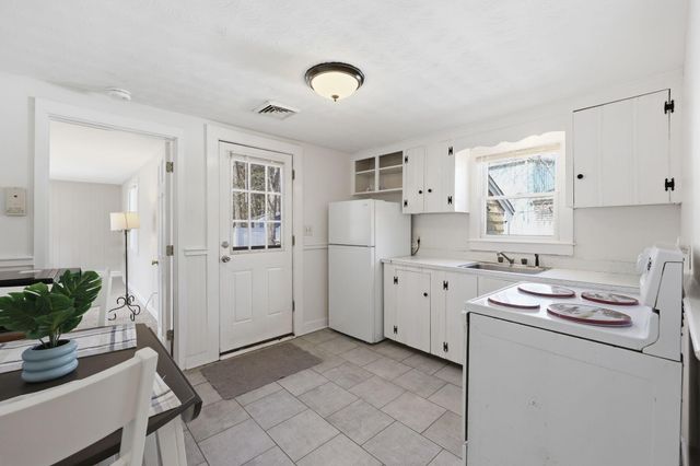 26 Howes Road, South Yarmouth, MA 02664