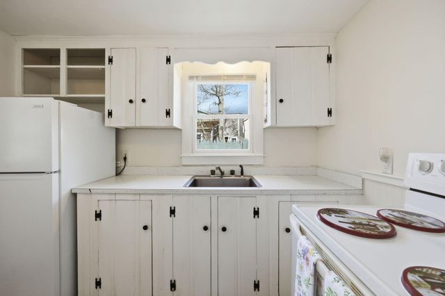 26 Howes Road, South Yarmouth, MA 02664