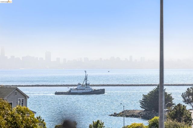 214 Seaview Dr, Richmond, CA 94801
