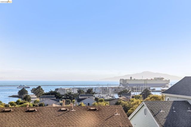 214 Seaview Dr, Richmond, CA 94801