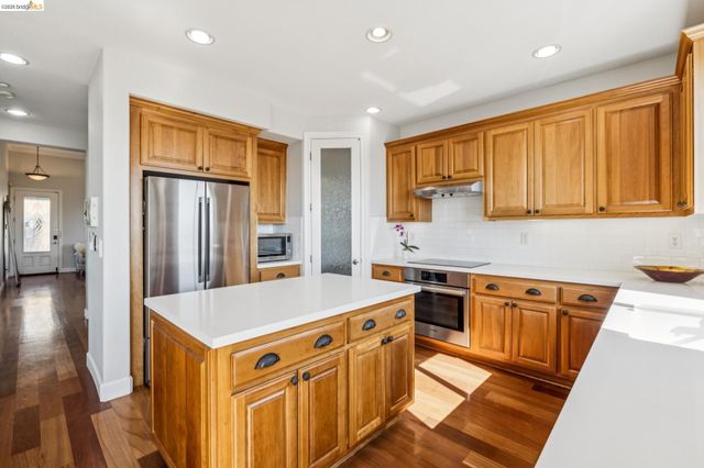 214 Seaview Dr, Richmond, CA 94801