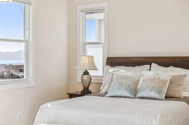 214 Seaview Dr, Richmond, CA 94801