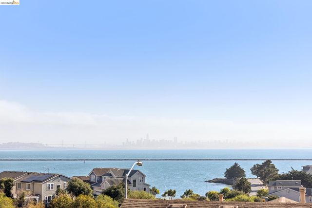 214 Seaview Dr, Richmond, CA 94801